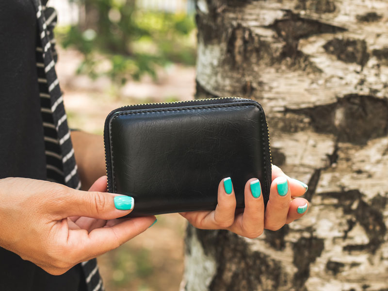 30代の女性には手触りの良い「革財布」が人気