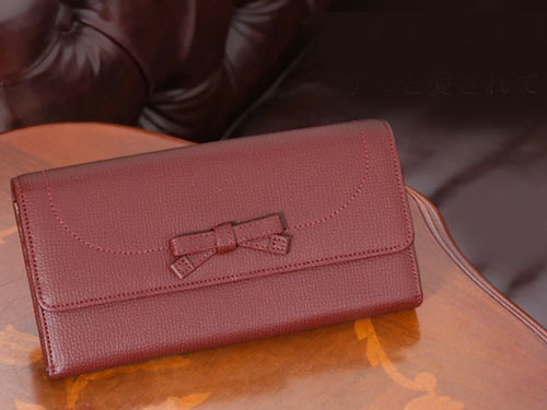赤い財布は縁起が悪い？