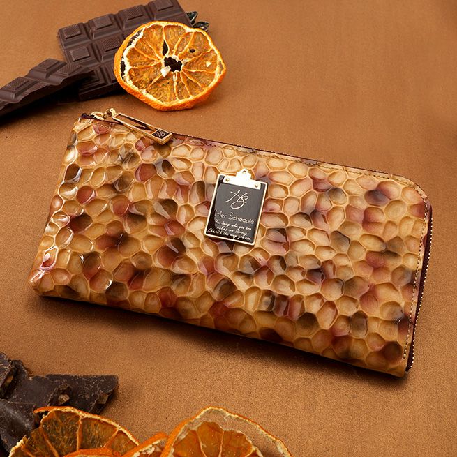 茶色の財布「ハースケジュールのチェレットショコラオランジュ」
