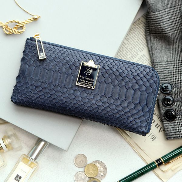 風水的に開運効果の藍色のお財布はHerScheduleの開運財布藍染めチェレットパイソンです