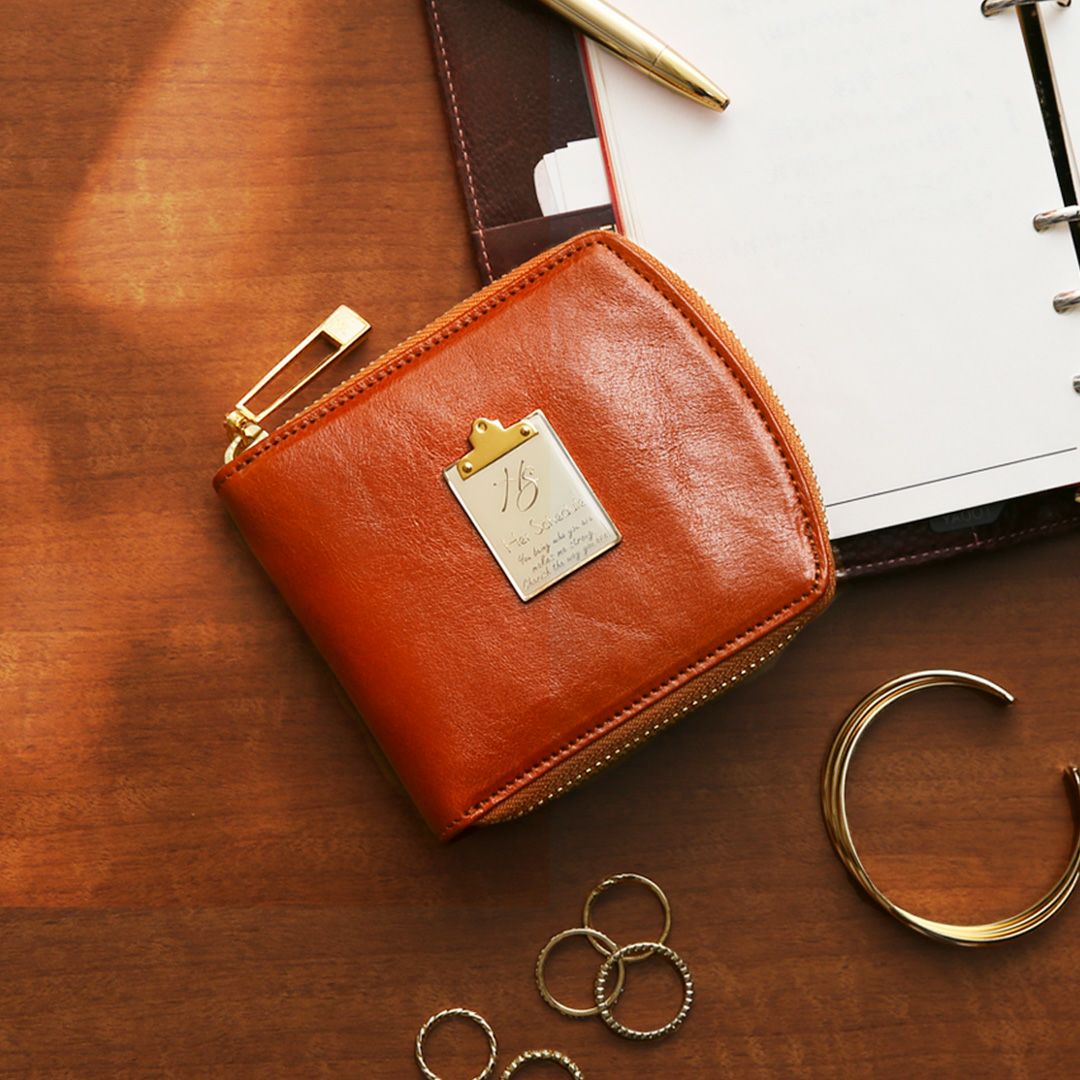 50代女性が品よく持てる人気のレディース二つ折り財布は、ハースケジュールのチェレットビルフォールドダイアリーレザー