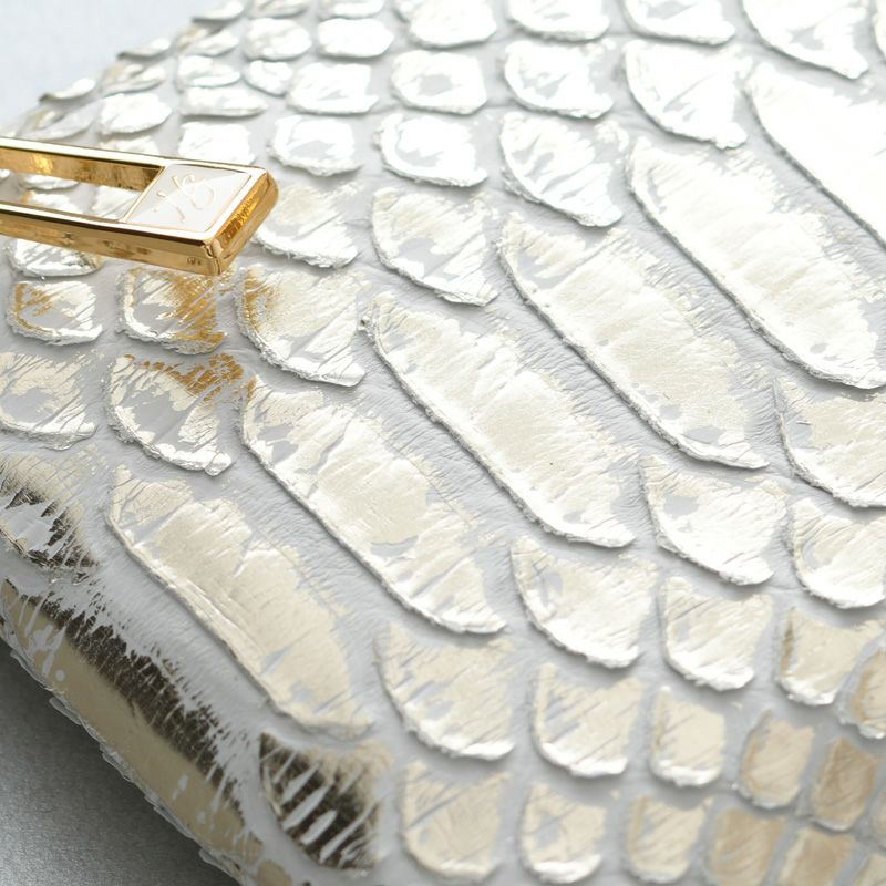 ラグジュアリーパイソン内装ゴールド