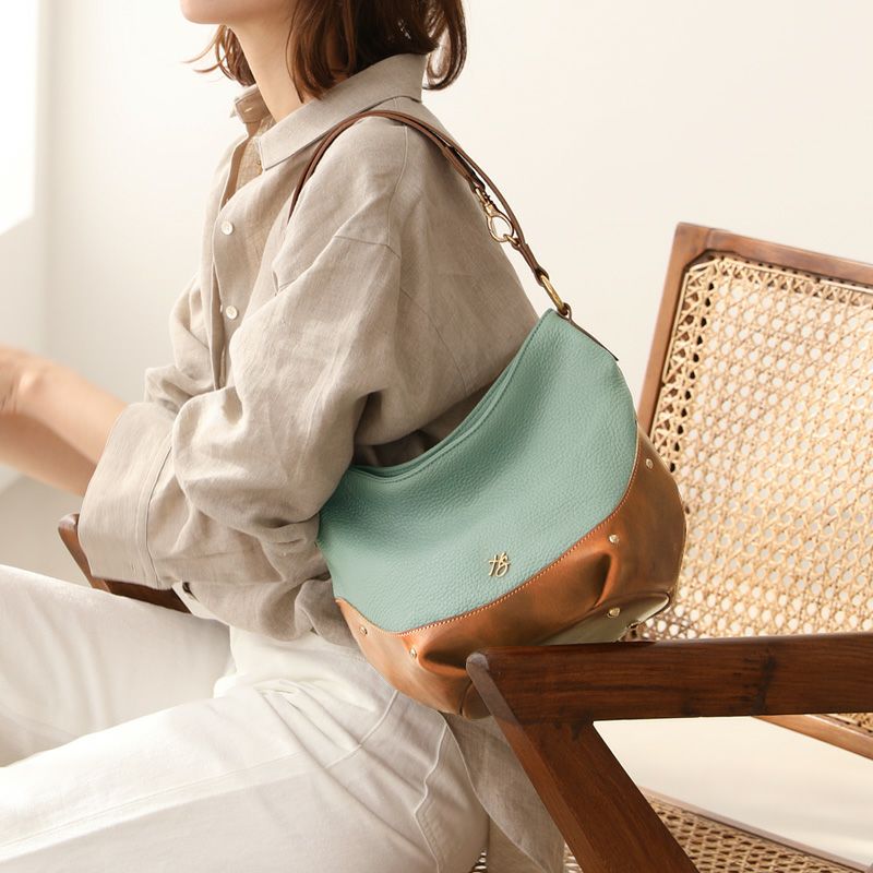 50代女性におすすめのブランドバッグ｜HerSchedule（ハースケジュール）Colourt（カラット）オーバル