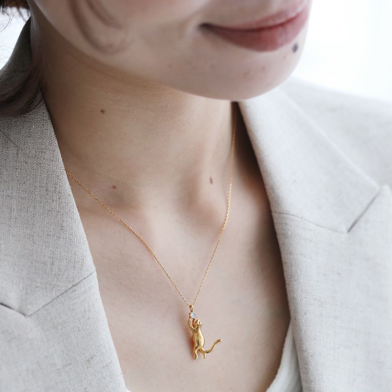 【猫好きのための猫モチーフアクセサリー12選】猫のネックレスやブレスレット、ピアスなどをご紹介